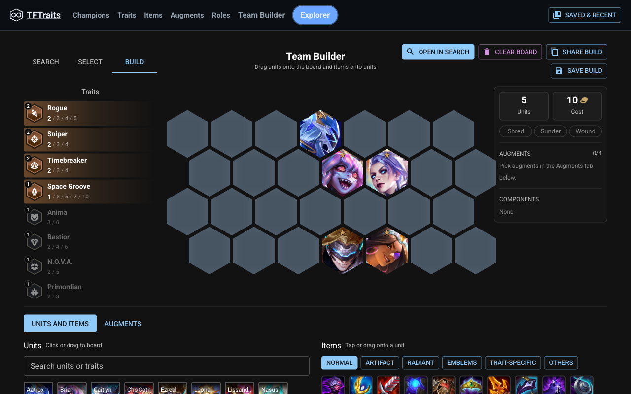 The Team Builder tab: champions placed on the hex board with their active traits, items and augments.